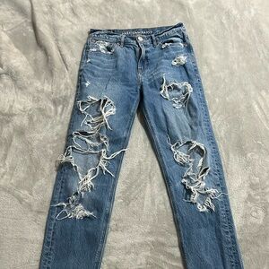 AE sz. 2 long distressed jeans